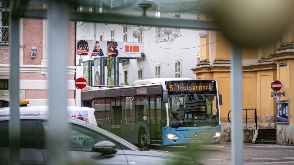 Eine Aufnahme der Buslinie 5 in der Prandtauerstraße. (Foto: Christian Krückel)