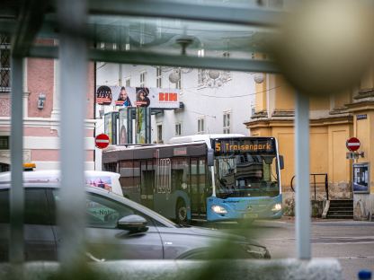 Eine Aufnahme der Buslinie 5 in der Prandtauerstraße. (Foto: Christian Krückel)