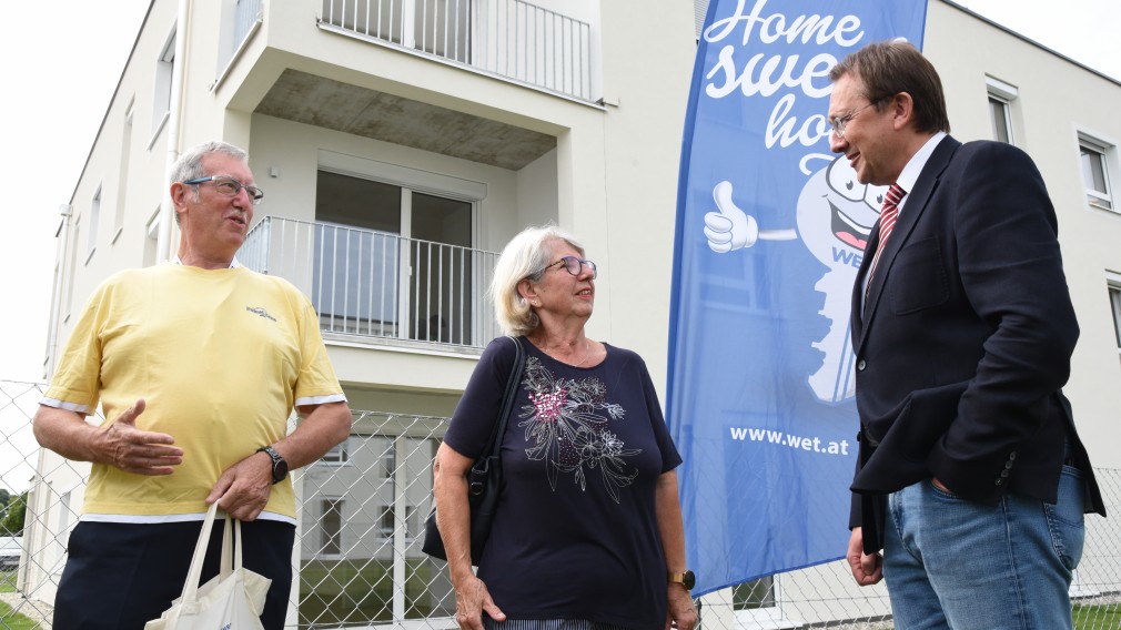 Eduard und Isabella Bachler im Gespräch mit Bürgermeister Matthias Stadler.  (Foto: Josef Vorlaufer)