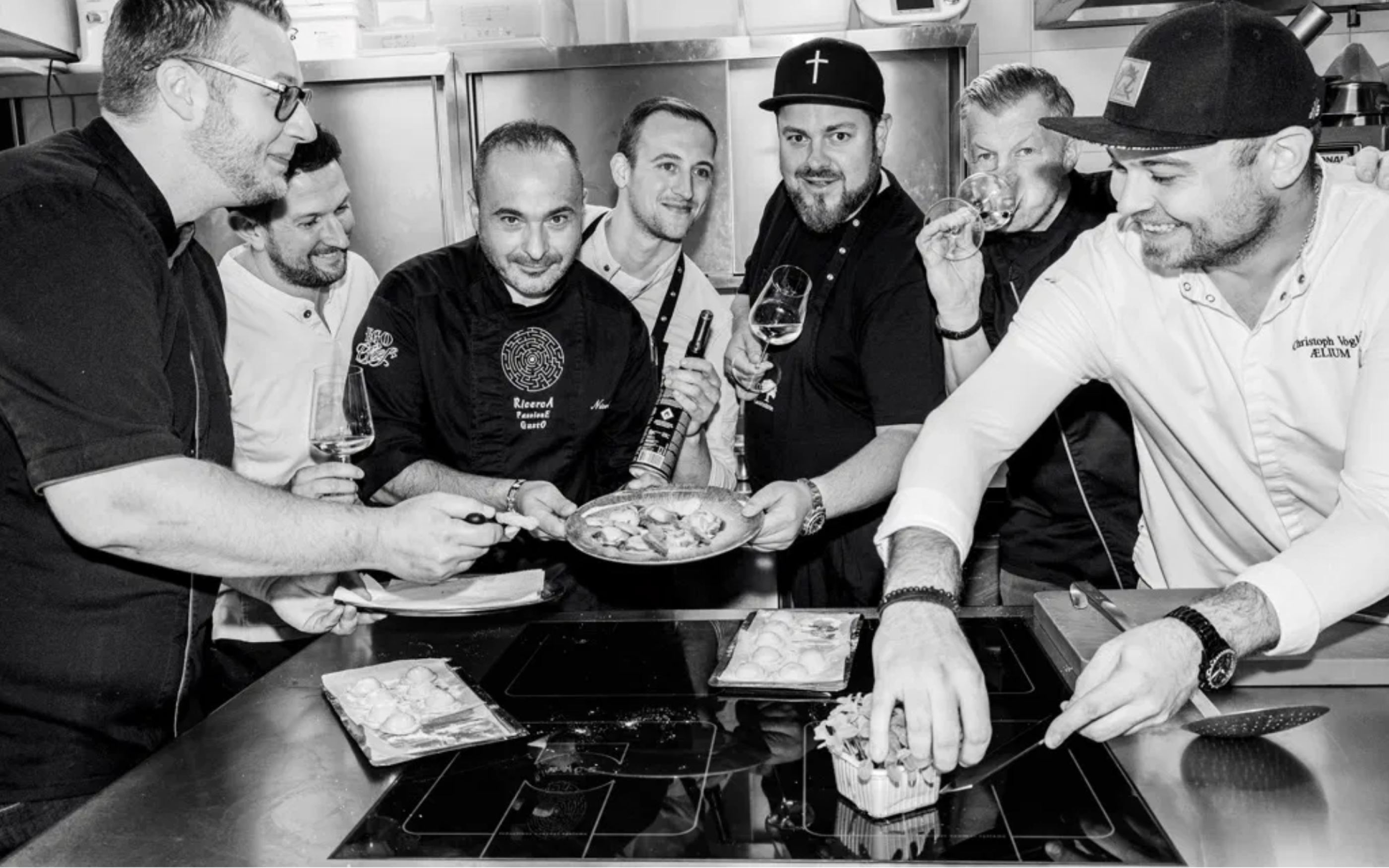Sieben Gastronomen an einem Herd: Beim Falstaff-Rezeptshooting zeigen die besten Köche St. Pöltens ihr Können. (Foto: Xenia Trampusch)