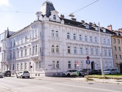 Die restaurierte Fassade in der Hötzendorf Straße 1. (Foto: Josef Vorlaufer) 