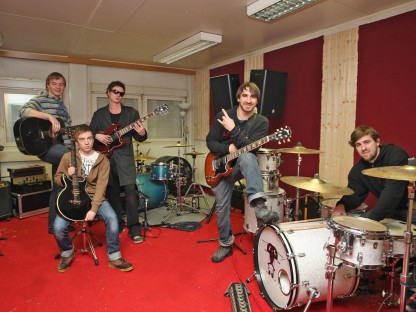 Eine Band im Proberaum bei der MBA im Jahr 2009. (Foto: Josef Vorlaufer)