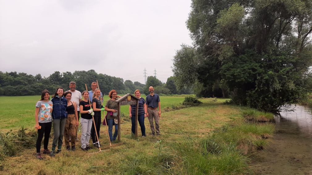 Die fleißigen Helferinnen und Helfer beim Naturdenkmal Siebenbründl. (Foto: Referat für Umweltschutz)