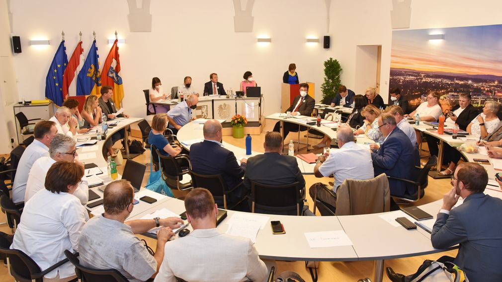 Stadtsenat und Gemeinderatssitzung im Sitzungssaal im Rathaus. (Foto: Josef Vorlaufer)