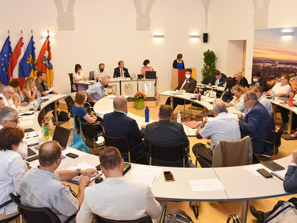 Stadtsenat und Gemeinderatssitzung im Sitzungssaal im Rathaus. (Foto: Josef Vorlaufer)