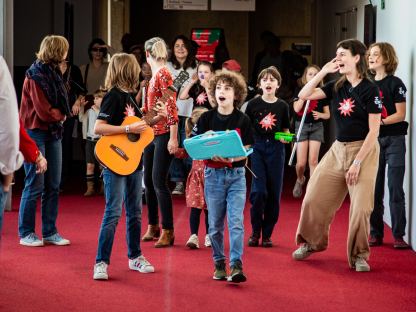 Ausgelassene Stimmung wie vor zwei Jahren in Antwerpen ist auch in St. Pölten garantiert beim Big Bang Festival, einer Kooperation von Festspielhaus St. Pölten, Jeunesse und Stadt St. Pölten. (Foto: Karolina Maruszak)