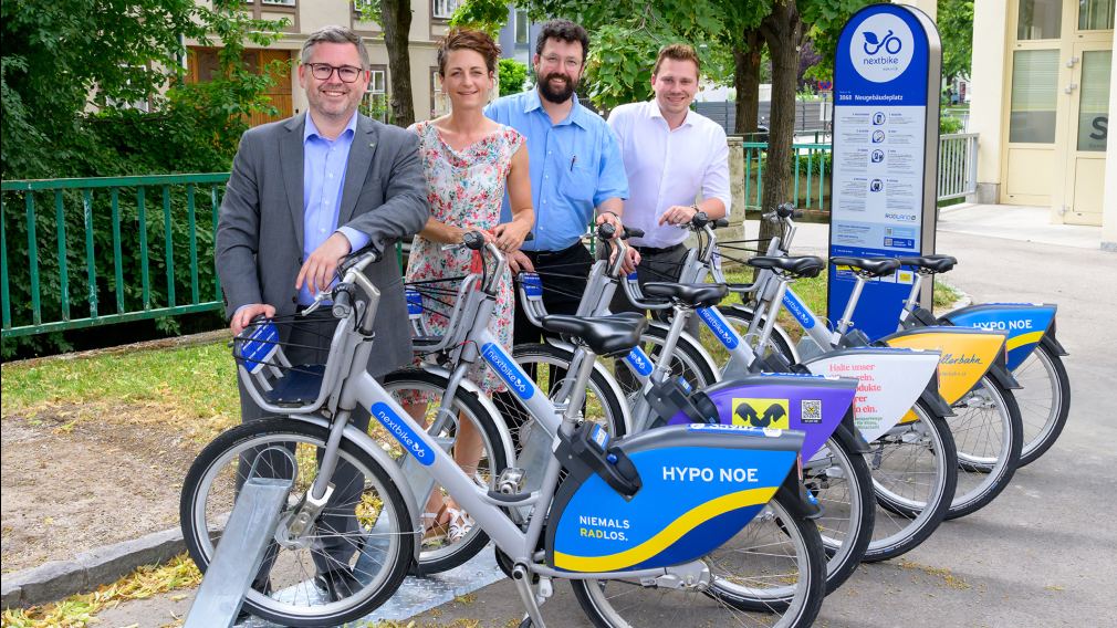 Schleritzko (LR), Peherstorfer (nextbike), Vbgm Ludwig,  Krumböck (GR) weihen die neue nextbike Station ein. Foto: NLK Burchhart
