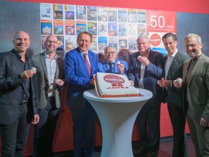 Bürgermeister Matthias Stadler mit allen bisherigen Konkret-Chefredakteuren: (v.l.n.r.) Johannes Reichl, Thomas Kainz, Siegfried Nasko, Peter Bylica, Michael Koppensteiner und Martin Koutny. (Foto: Arman Kalteis)