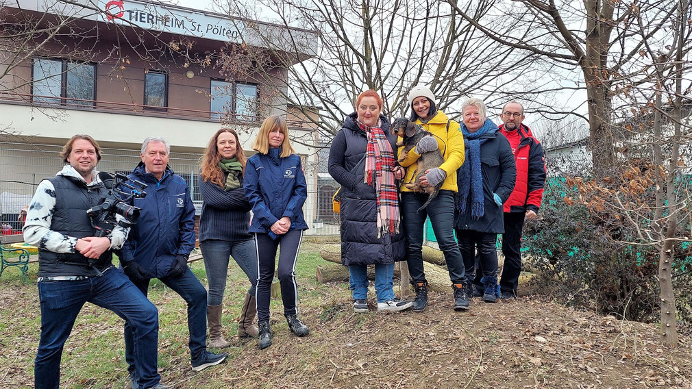 Das Team von Polly plauscht besuchte auch das Tierheim rund um Geschäftsführung Alexandra Leitold und Obmann Willi Stiowicek.