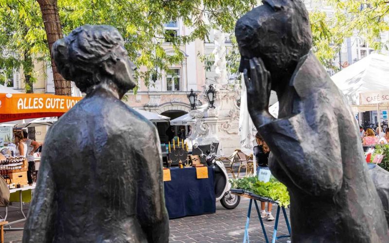 Die tratschenden Weiber am Herrenplatz (Foto: Xenia Trampusch)