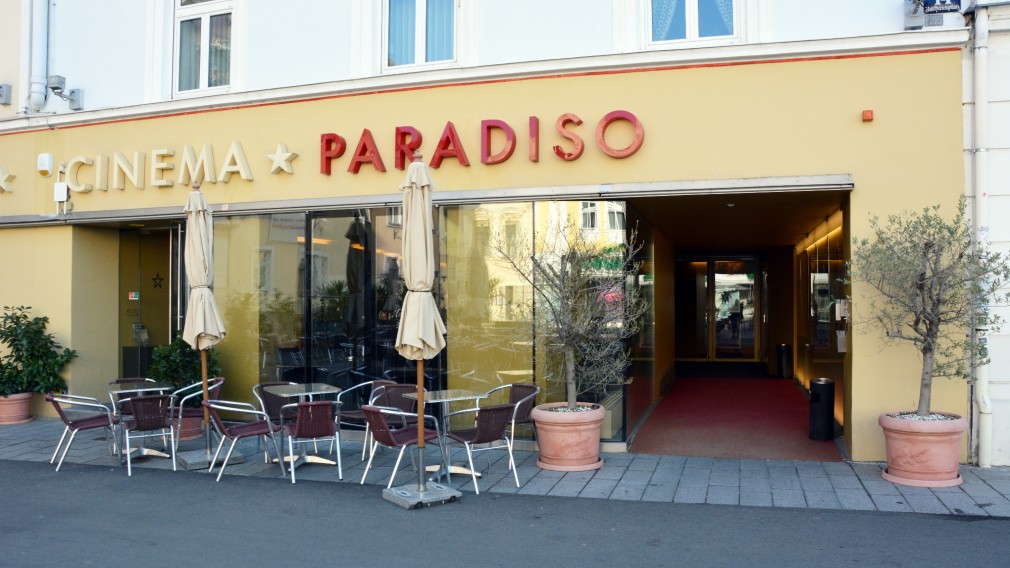 Blick auf Hausfassade vom Cinema Paradiso. (Foto: Josef Vorlaufer).