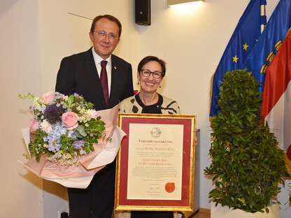 2 Personen mit Urkunde (Foto: Vorlaufer)