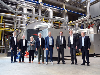 v.l.n.r. Thomas Reischer, Erwin Ruthner, Gertraud Denk, Herbert Bugl, Anton Waxenegger, Matthias Stadler, Franz Mittermayer, Gerhard Sacher. (Foto: Josef Vorlaufer)