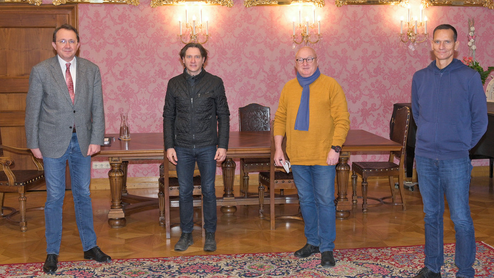 Bürgermeister Mag. Matthias Stadler empfing den Geschäftsführer Wolfgang Brillmann, den Marktleiter des St. Pöltner soogut Marktes Ingomar Golob und Sozialamt Leiter Mag. Peter Eigelsreiter. (Foto: Josef Vorlaufer)