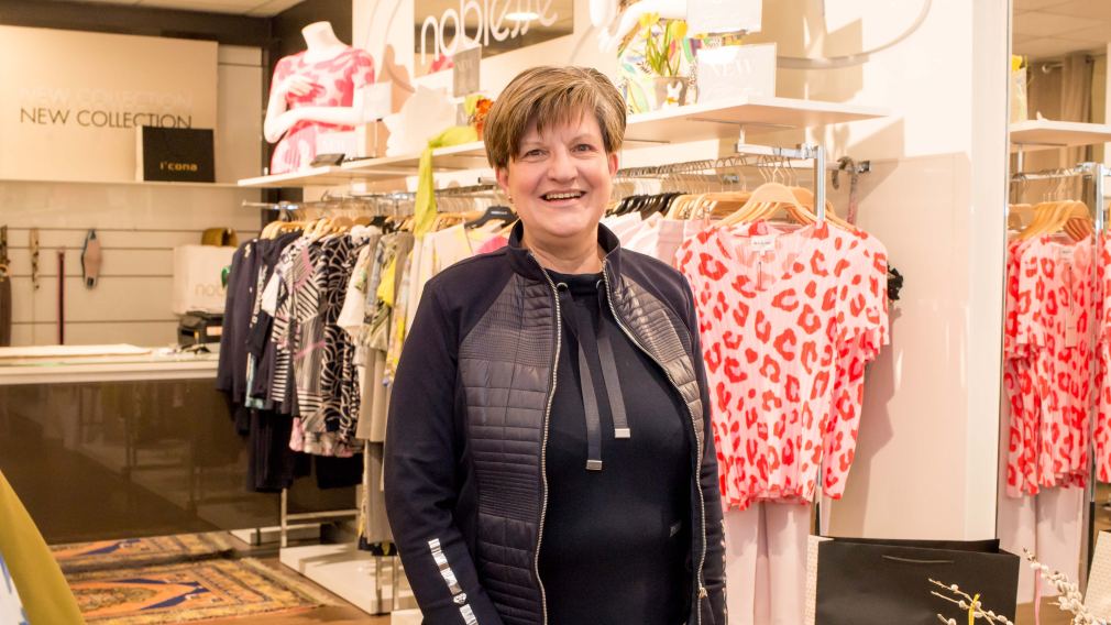 Silvia Buchetitsch in ihrer Boutique Noblesse. (Foto: Tanja Wagner)