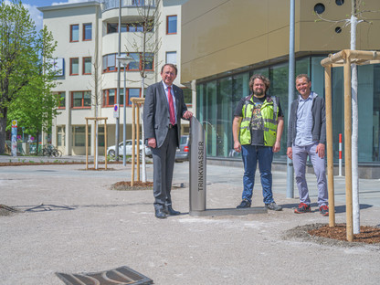 Bürgermeister Matthias Stadler, Clemens Parzer und Martin Petermann stehen am Neugebäudeplatz. Foto: Arman Kalteis