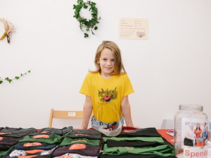 Das 14-köpfige Organisationsteam hat sich wieder ein buntes Programm ausgedacht. Ebenso bunt ist die Auswahl an Farben der beliebten T-Shirts: Gleich sechs neue kommen heuer hinzu. (Foto: Konstantin Mikulitsch)