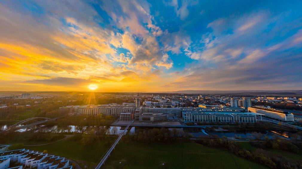 Skyline Ansicht Regierungsviertel bei Sonnenuntergang. (Foto: Sebastian Wegerbauer)