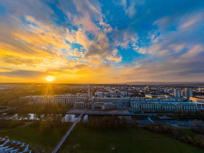 Skyline Ansicht Regierungsviertel bei Sonnenuntergang. (Foto: Sebastian Wegerbauer)