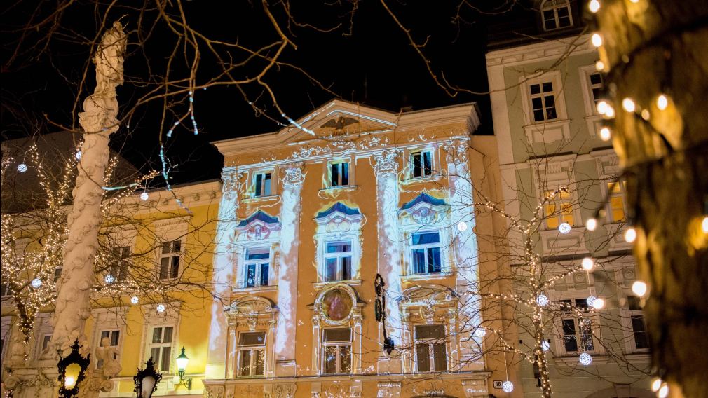 Lichtkünstler Markus Kautz lässt mit seinen „Bright Spots“ so manches Gebäude besonders strahlen. (Foto: Tanja Wagner)