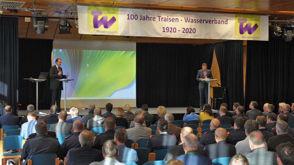 Mit hochkarätigen Gästen wurde das 100-jährige Jubiläum des Traisen-Wasserverbandes im VAZ gefeiert. (Foto: Wolfgang Mayer)