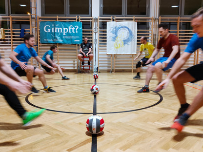 Startaufstellung eines Dodgeball Matches. (Foto: Markus Hippmann)