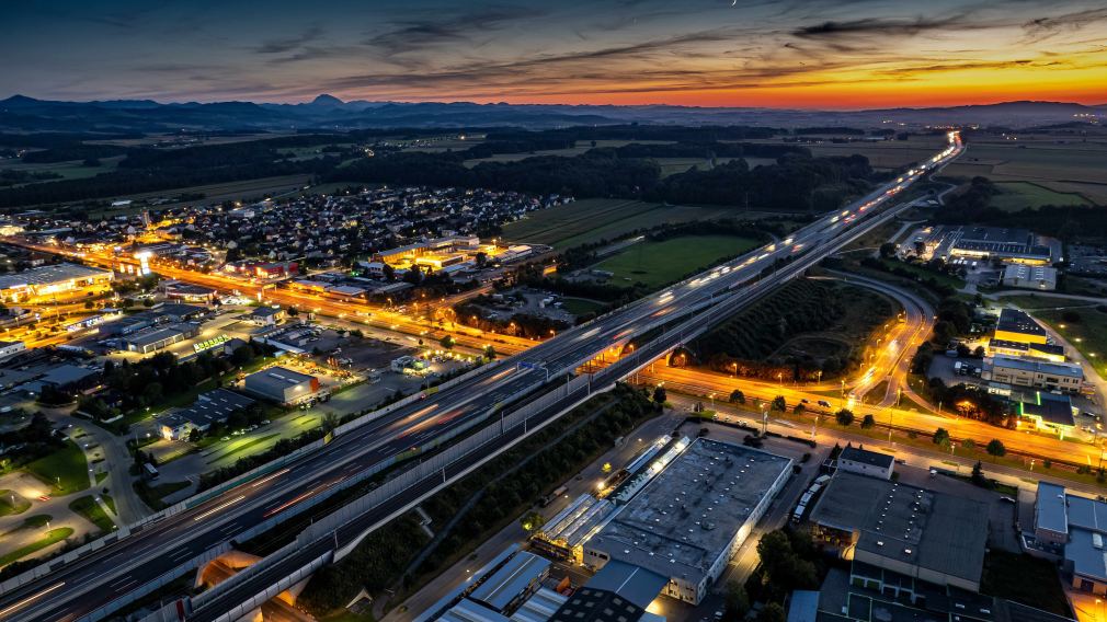 Luftansicht von St. Pölten bei Nacht. (Foto: Bollwein)