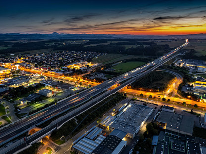 Luftansicht von St. Pölten bei Nacht. (Foto: Bollwein)