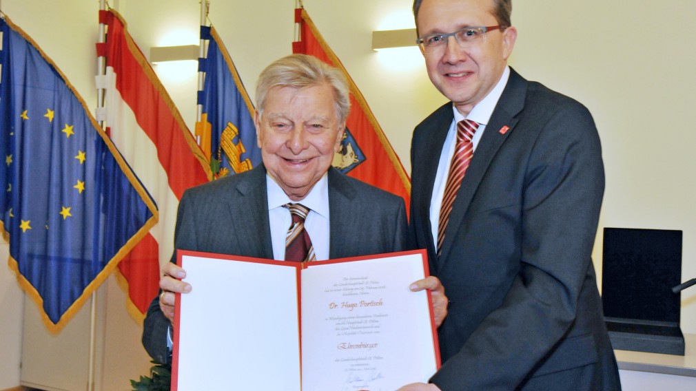 Auf den Tag genau vor fünf Jahren wurde Dr. Hugo Portisch die Ehrenbürgerschaft der Stadt St. Pölten verliehen. (Foto Josef Vorlaufer).