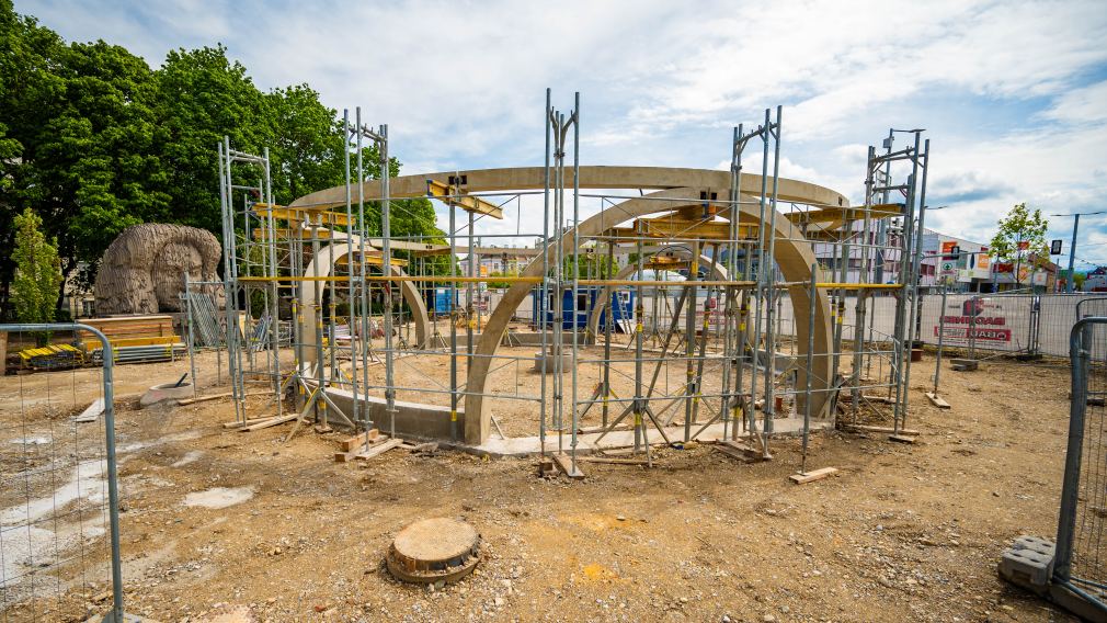 Die Baustelle des Windfängers am Europaplatz. (Foto: Arman Kalteis)