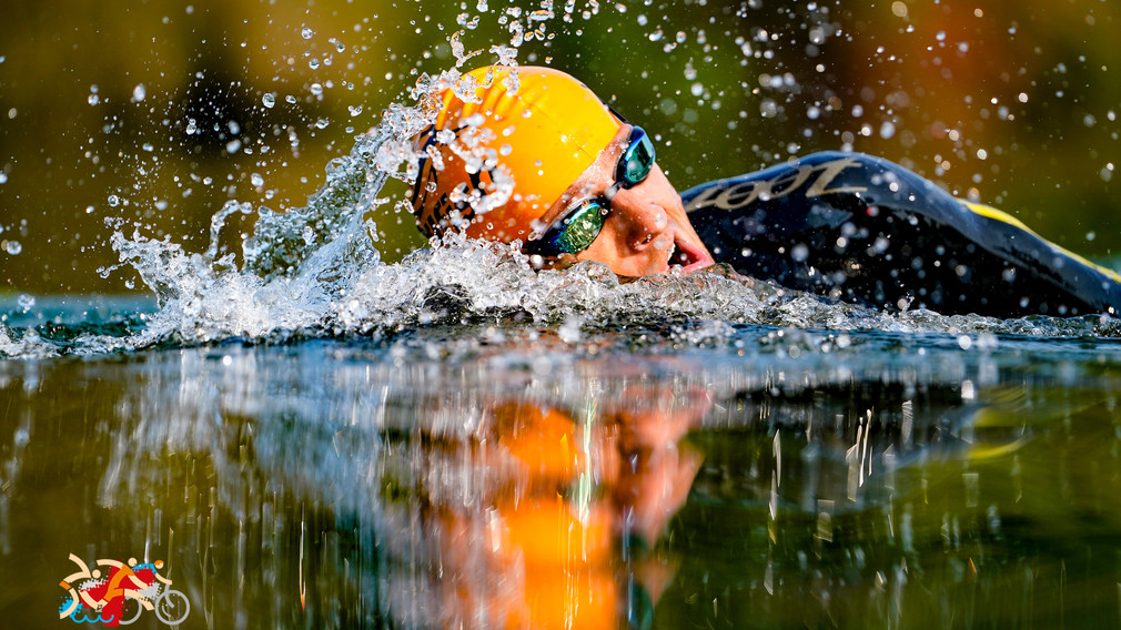 Ein Schwimmer beim Paratriathlon 2020. (Foto: Josef Bollwein)