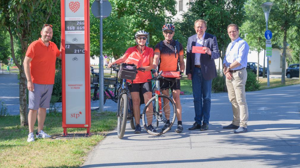 Eine halbe Million: Margarete und Laurenz Windischhofer wurden beim Überqueren einer Fahrrad-Zählstelle zum 500.000 Mal erfasst. 