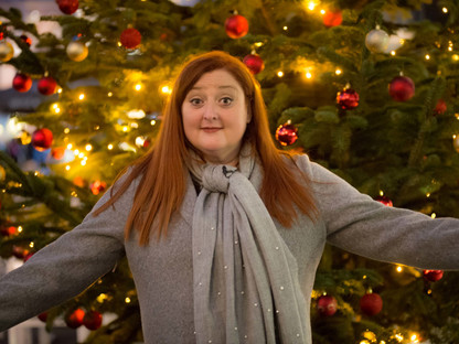 Veronika Polly unterwegs in weihnachtlicher Mission in der St. Pöltner Innenstadt. (Foto:Tanja Wagner)