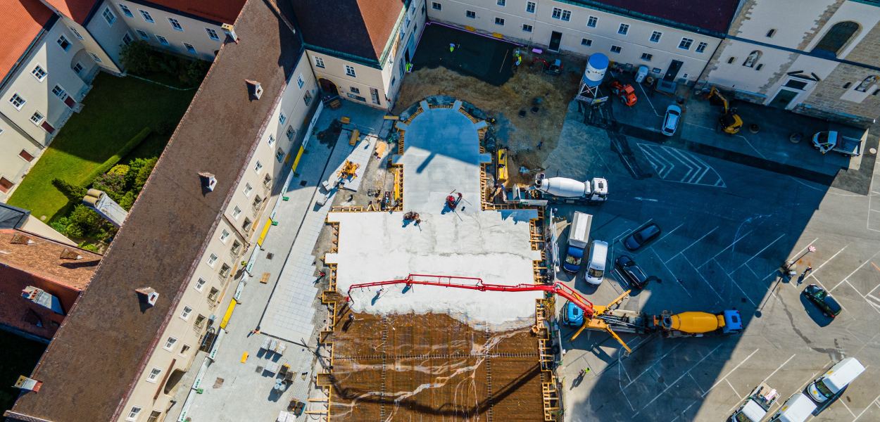 Betonierarbeiten am Domplatz