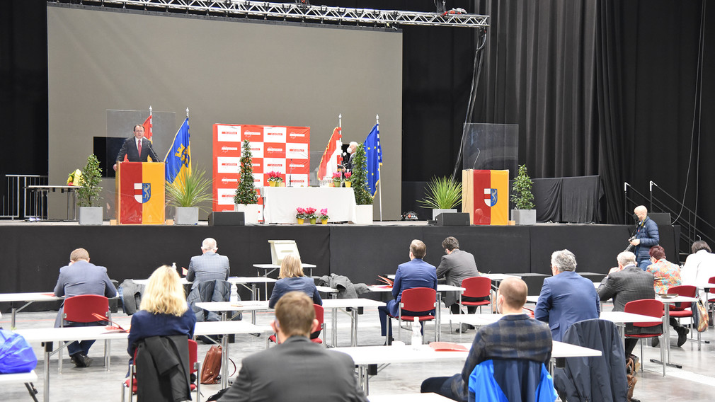 Blick in Saal im VAZ bei Sitzung des Gemeinderates.(Foto: Josef Vorlaufer)
