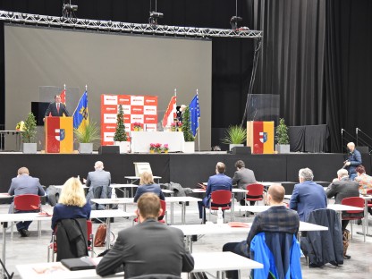 Blick in Saal im VAZ bei Sitzung des Gemeinderates.(Foto: Josef Vorlaufer)