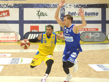Krayem Omar von SKN St. Pölten mit Basketball. Foto: SKN St. Pölten