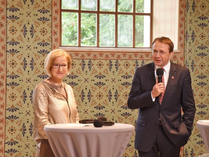 Landeshauptfrau Johanna Mikl-Leitner und Bürgermeister Matthias Stadler präsentieren den gemeinsamen Kunst- und Kulturschwerpunkt 
