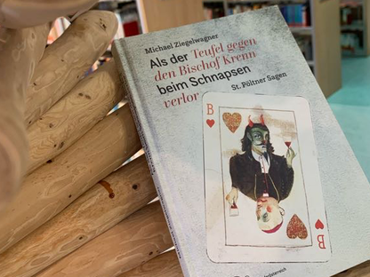 Das Buch „Als der Teufel gegen den Bischof Krenn beim Schnapsen verlor“. (Foto: Rosemarie Merl)