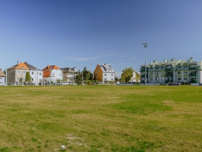 Der ehemalige Sturm 19 Fußballplatz, auf dem ab 2022 ein neuer Park entstehen soll. (Foto: Raumposition | E. Winter)