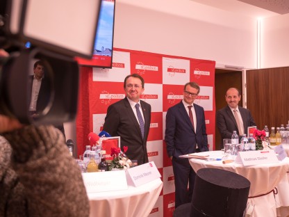 Pressekonferenz im Rathaus mit Bürgermeister Matthias Stadler, Christoph Stadlhuber, CEO der SIGNA und Egger Getränke Geschäftsführer Martin Forster. Nicht am Foto: Dominik Mesner, Obmann der „plattform stp 2020“ und Masterplaner Dr. Josef Wildburger. (Foto: Arman Behpournia)