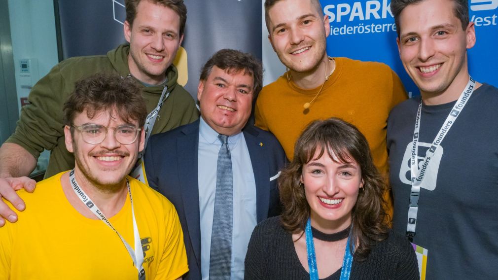 v.l.n.r.: Julian-Marc Zeilinger (Founders), Wolfgang Kern (Founders), Heinrich Prokop (Clever Clover), Lukas Renz (HydroSolid), Christina Liess (Founders), Hannes Weichhart (Founders). (Foto: Josef Haiden)