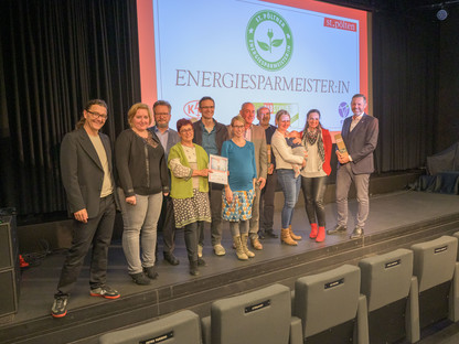 Ein Gruppenbild mit den OrganisatorInnen und den TeilnehmerInnen des Energiesparmeisters 2022