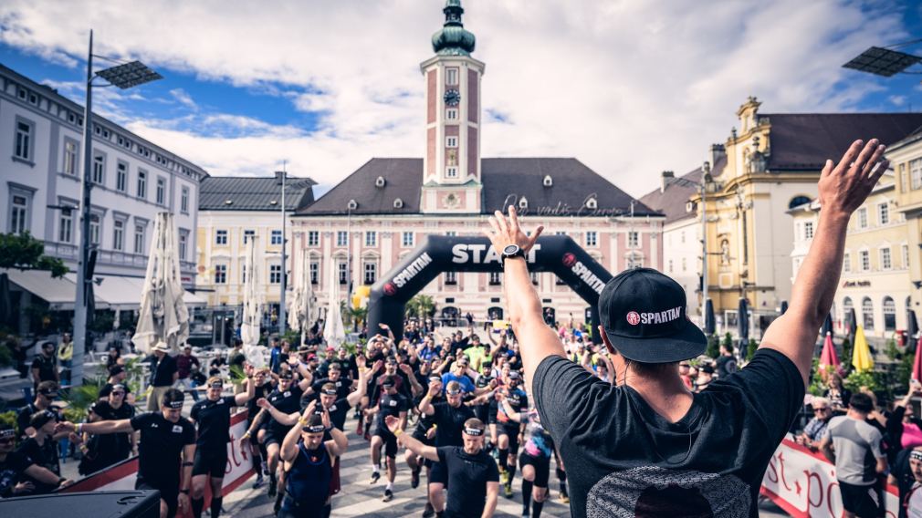 Bild von Fitnesseinheit am Rathausplatz. (Foto: Spartan Race)