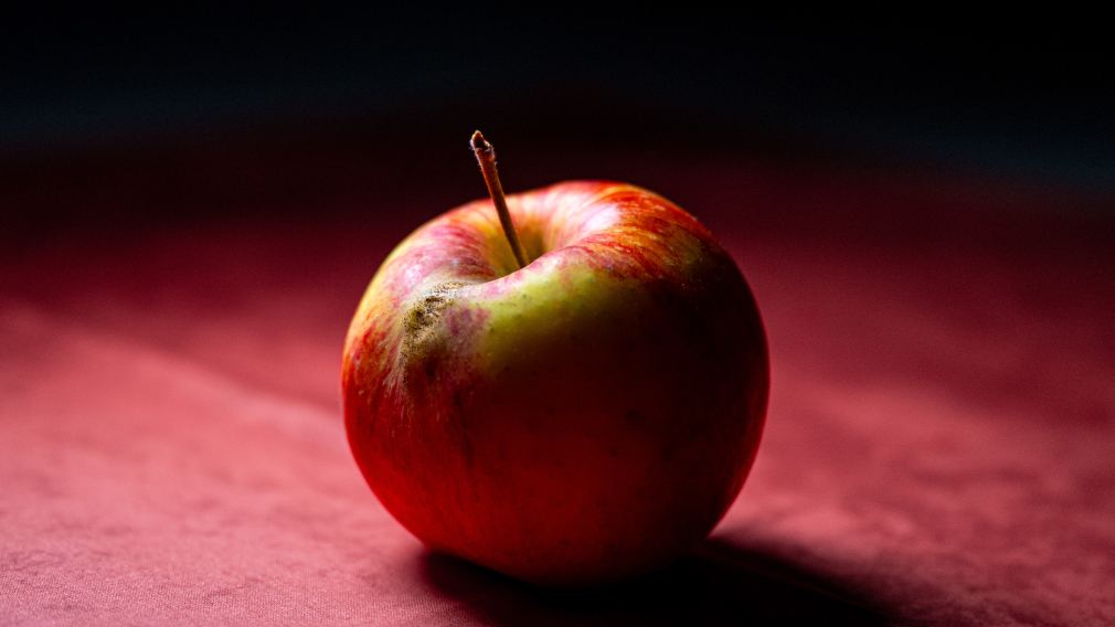 Stillleben: Foto von einem Apfel