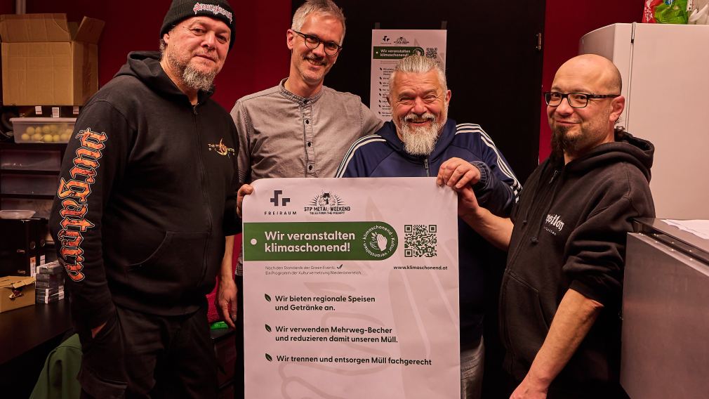 Foto von Reinhold Reither vom STP-Metalweekend, Freiraum-Programmleiter Martin Rotheneder, Josef Schick von der Kulturvernetzung und Christian Dörr. (Foto: Klaus Engelmayer)