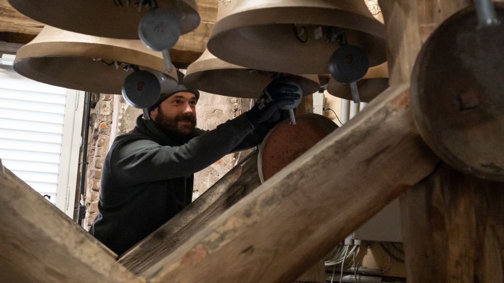 Der in Venetien lebende Musiker, ist im Auftrag der Innsbrucker Glockengießerei Grassmayr nach St. Pölten gereist. (Foto: Arman Kalteis)