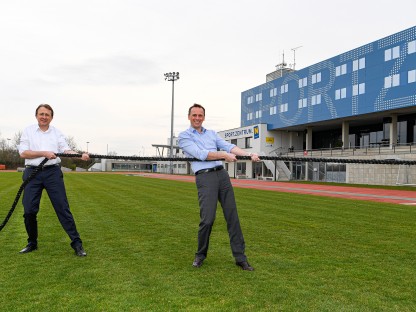 Sportlandesrat Jochen Danninger und Bürgermeister Matthias Stadler. (Foto: NLK Reinberger)