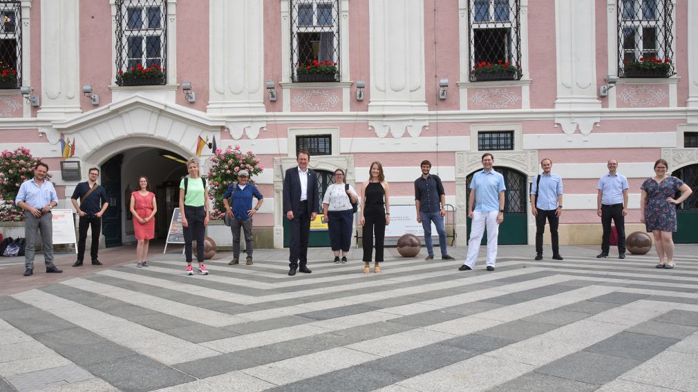 Ein interdisziplinäres Projektkonsortium begleitet die Stadt in dem einjährigen Prozess zur Entwicklung einer Klimastrategie. Im Sommer 2021 fand der interne Auftakt zu dem Projekt „St. Pölten 2030 – klimaneutral & klimafit“ statt. Foto: Arman Kalteis