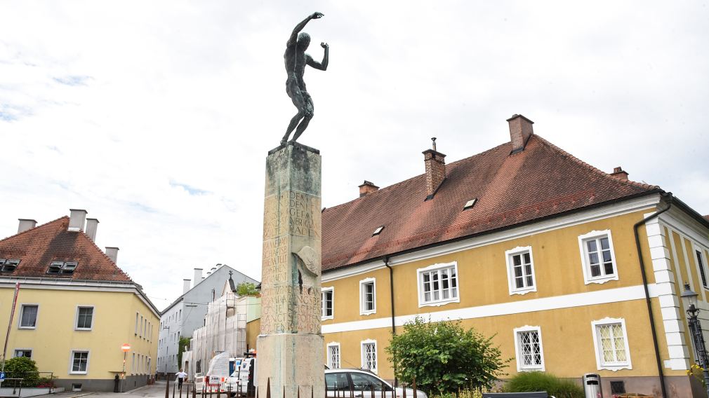 Das restaurierte Denkmal auf der Hofstatt. (Foto: Josef Vorlaufer)